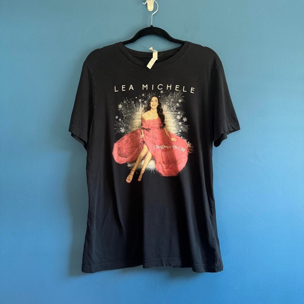 Lea Michele T Shirt Size Large Black Crewneck Christmas In The City Holiday Xmas
